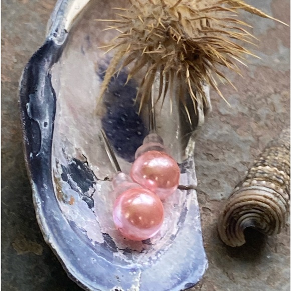 🎈Sale 🎈2 for $10 NWOT spring baby pink faux Pearl small ball post earrings - Picture 2 of 6